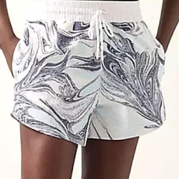 Athleta Crossroads Short Sumi Marble Light Blue S NWT - Picture 9 of 10